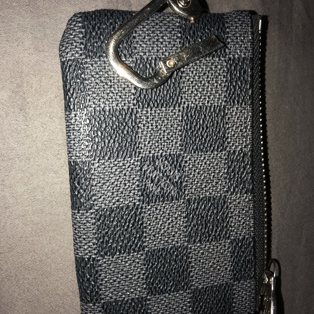 %100 authentic wallets.